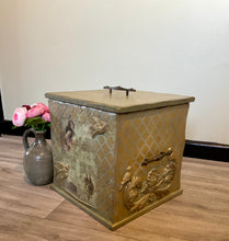 Load image into Gallery viewer, Large Wooden Box