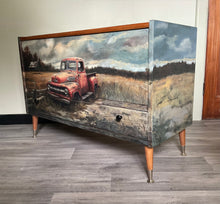 Load image into Gallery viewer, Rustic Retro Rimu Glory Box – One of a Kind