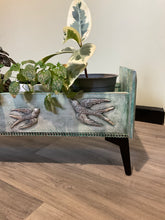 Load image into Gallery viewer, Flying Bird Plant stand
