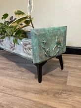 Load image into Gallery viewer, Flying Bird Plant stand