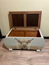 Load image into Gallery viewer, Retro Glory Box - Highland Cow
