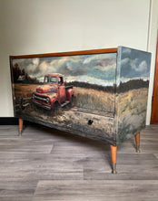 Load image into Gallery viewer, Rustic Retro Rimu Glory Box – One of a Kind
