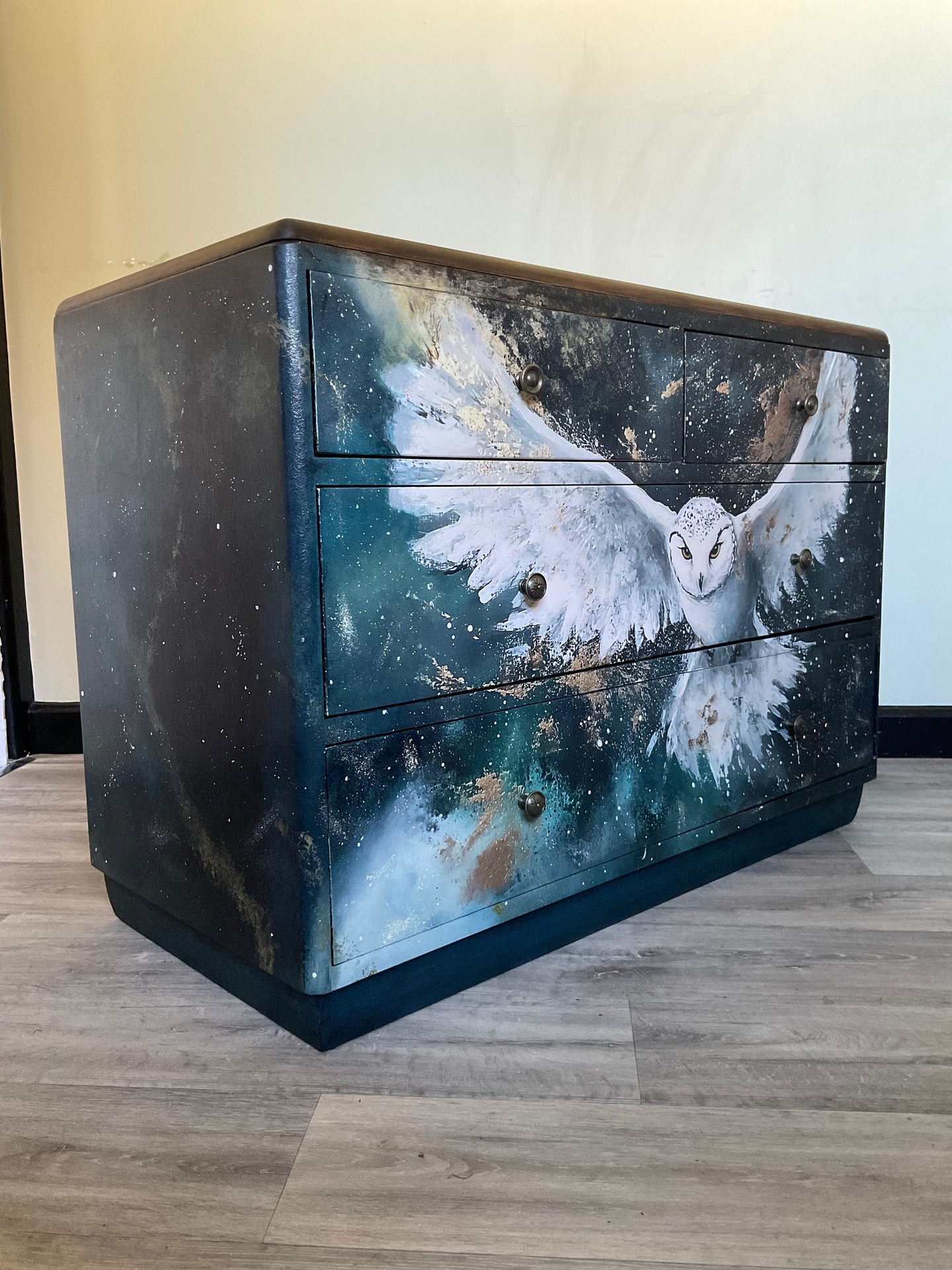 Snowy Owl Dresser