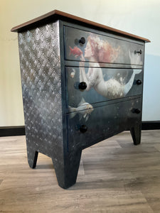 Mermaid’s Kiss’ Chest of Drawers