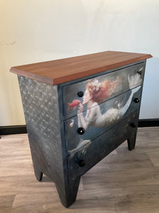 Mermaid’s Kiss’ Chest of Drawers