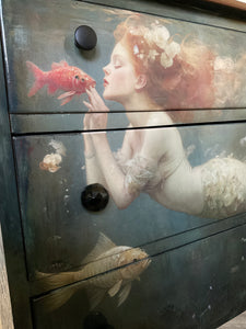 Mermaid’s Kiss’ Chest of Drawers