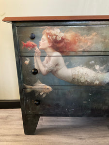 Mermaid’s Kiss’ Chest of Drawers