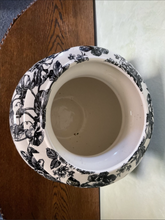 Load image into Gallery viewer, Large black/white vase
